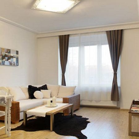 Apartment Argentinska 8 프라하 외부 사진
