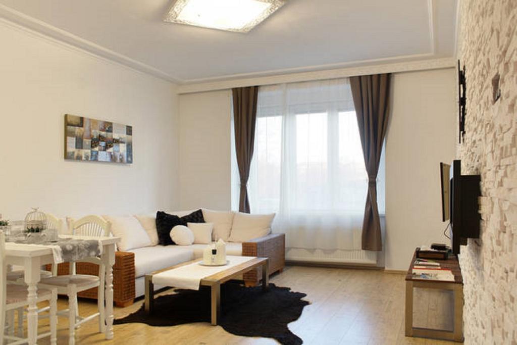 Apartment Argentinska 8 프라하 외부 사진